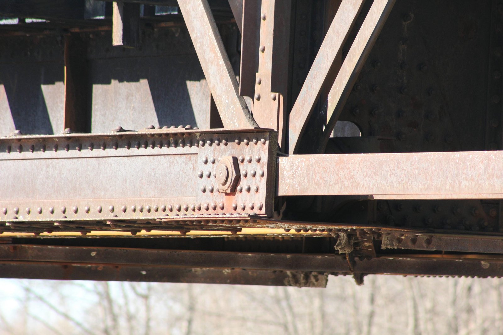 Lower connection